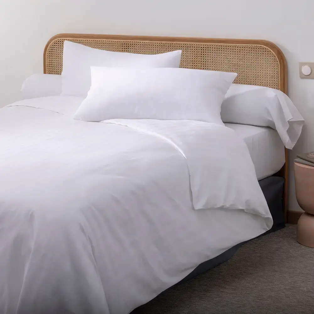 HÓTELKODDAVER MEÐ RÖNDUM 50x80cm – EUROVAL SB