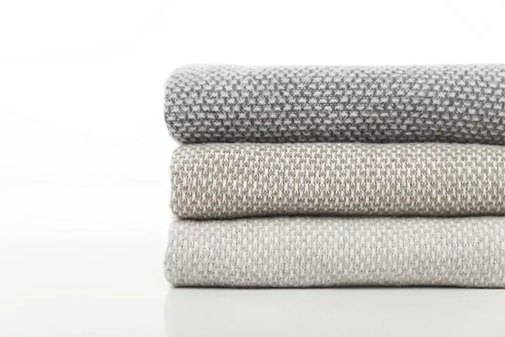 [W01002003000] COCOON teppi / skrautábreiða 130x170cm